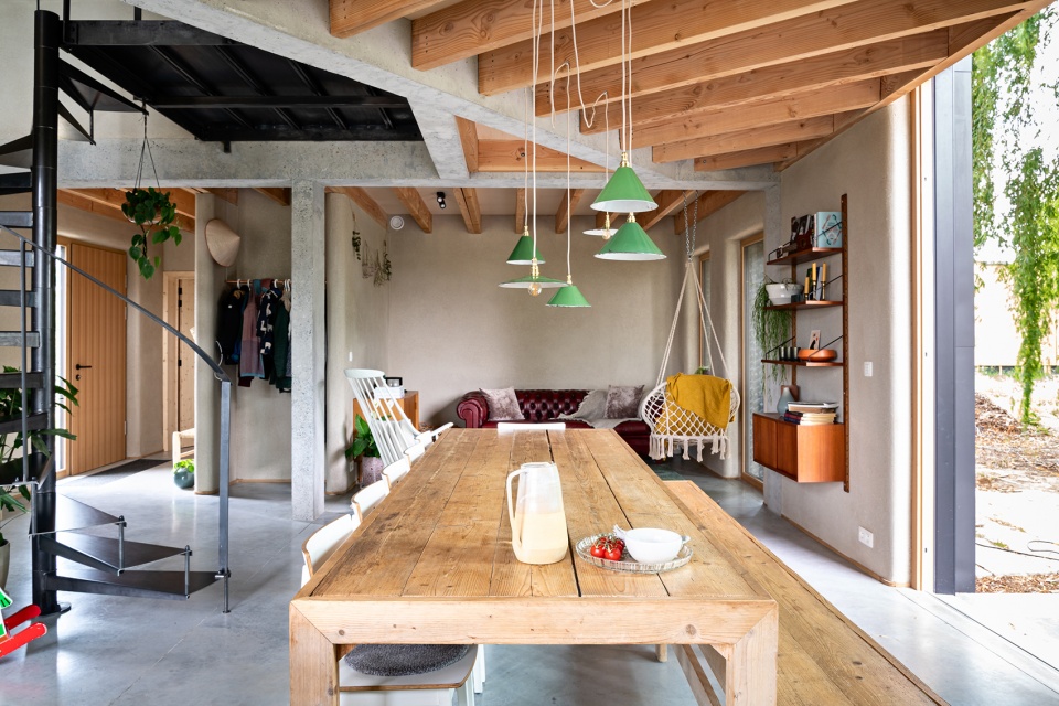 under the willow tree house by objekt architecten