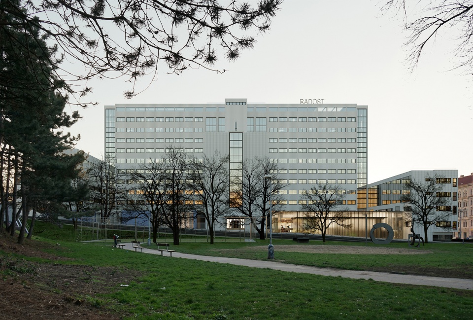 revitalization of pragues first skyscraper qarta architektura