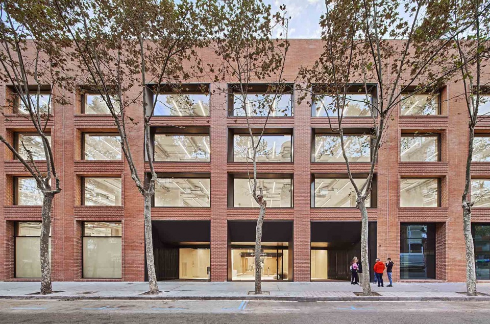 joan miro office building by gca architects