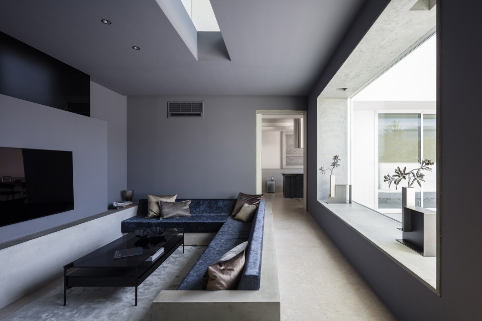 hilltop house by formkouchi kimura architects