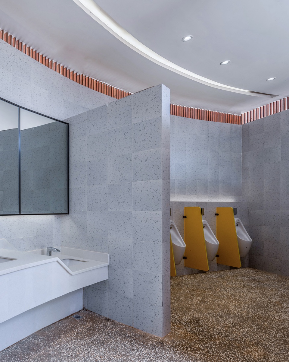 lakeside rest station landscape public toilet of liangzi lake by upa