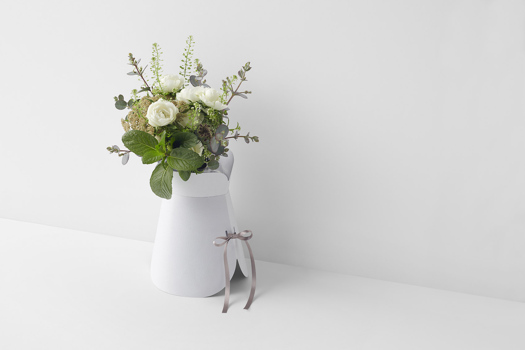 Crepe bouquet by nendo