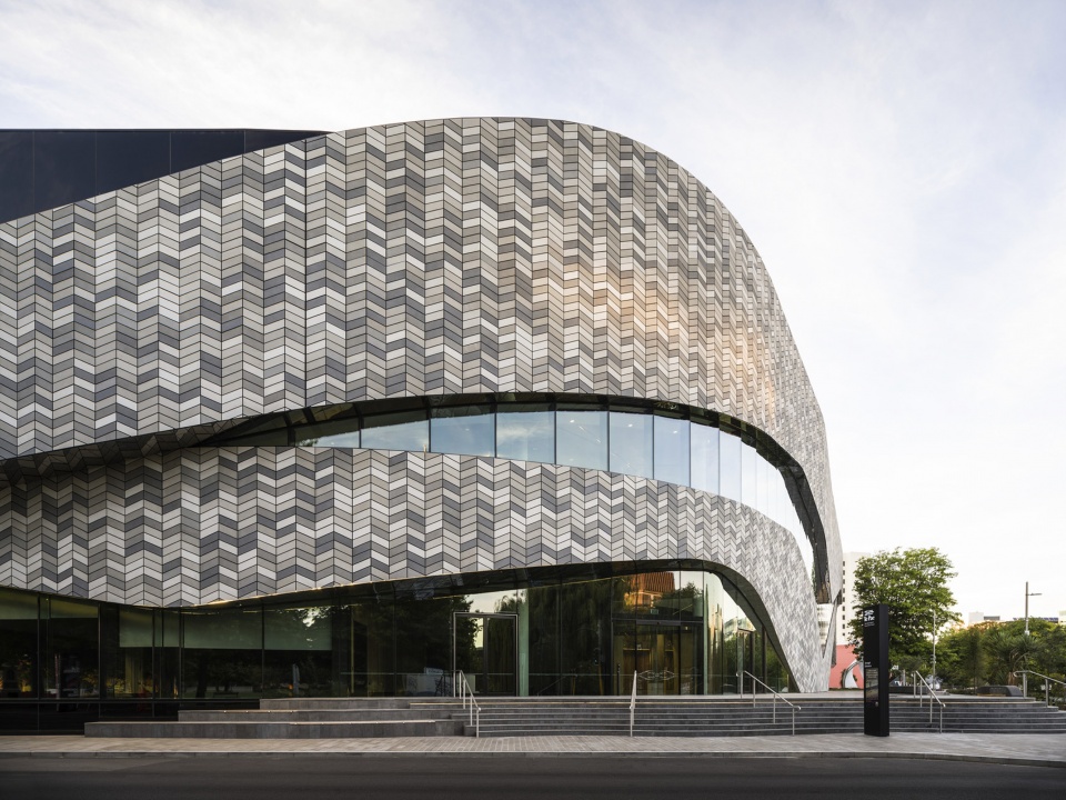te pae christchurch convention and exhibition centre by woods bagot