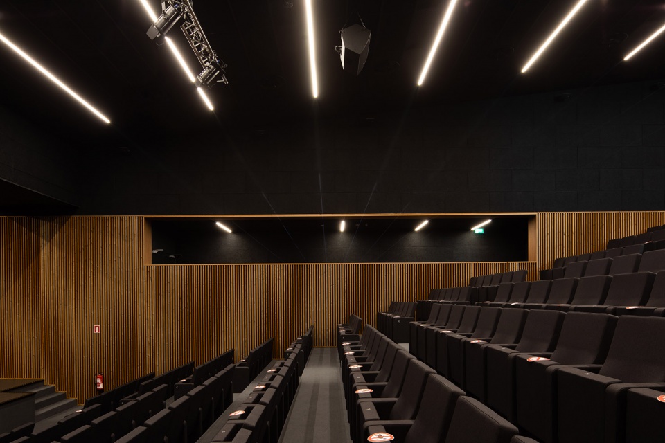 Luso Frances School by Pedro Mosca Pedro Goncalves Arquitectos