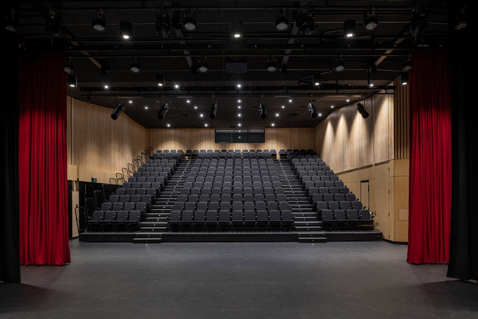 Belridge Secondary College Performing Arts Centre by iredale pedersen hook architects