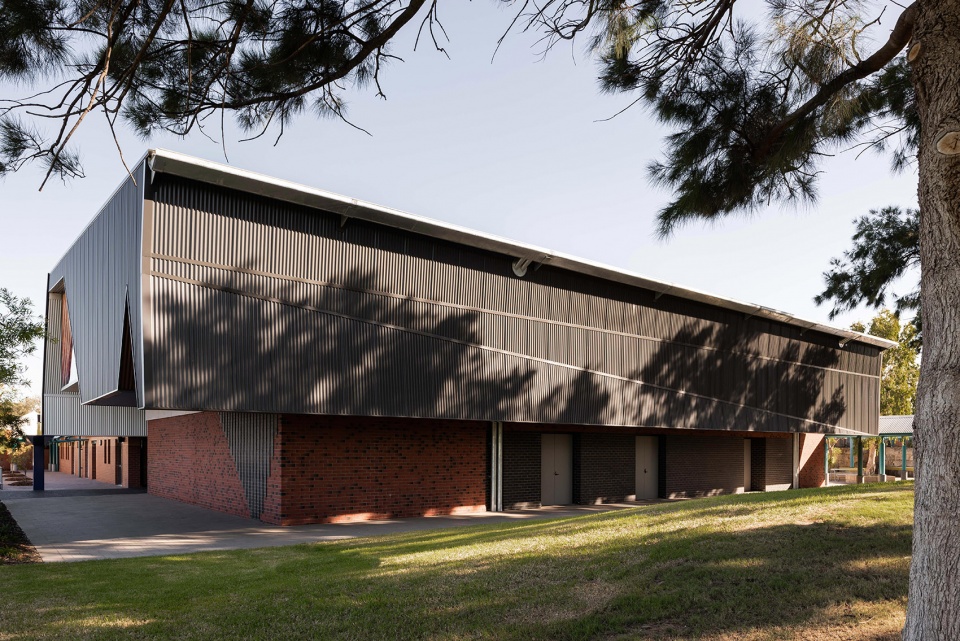 Belridge Secondary College Performing Arts Centre by iredale pedersen hook architects