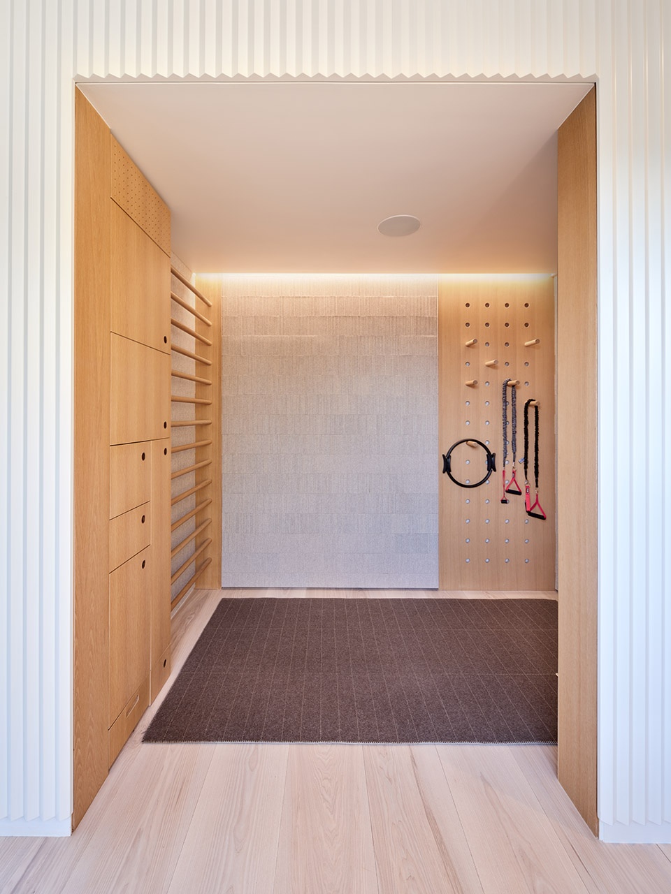 Centered Home by aalso architects HYCArch