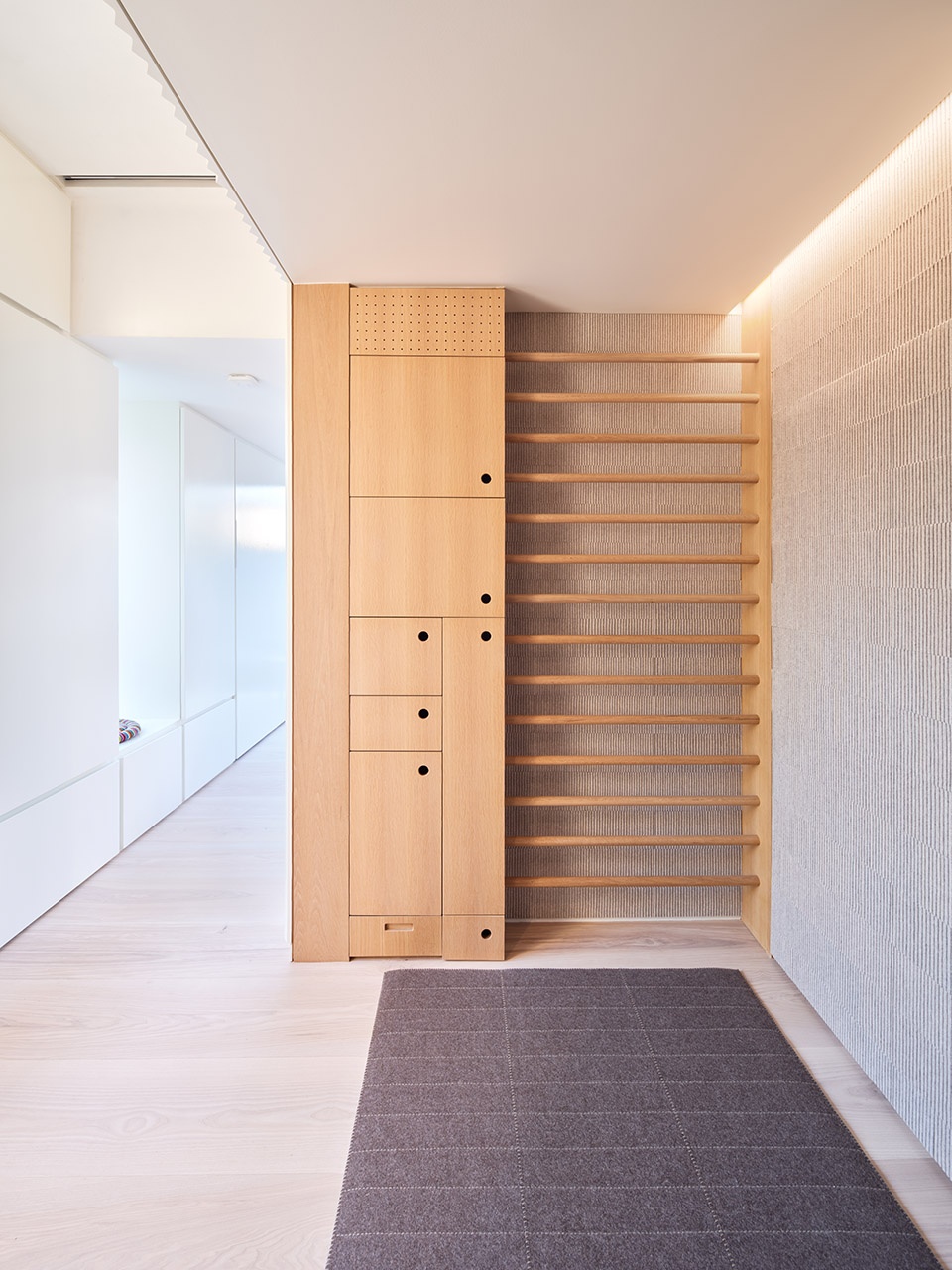 Centered Home by aalso architects HYCArch