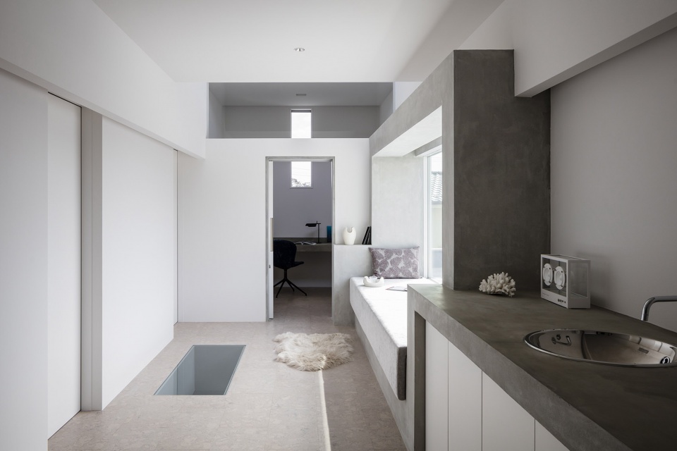 hilltop house by formkouchi kimura architects