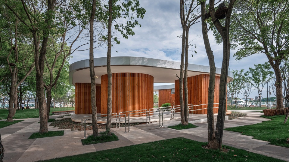 lakeside rest station landscape public toilet of liangzi lake by upa