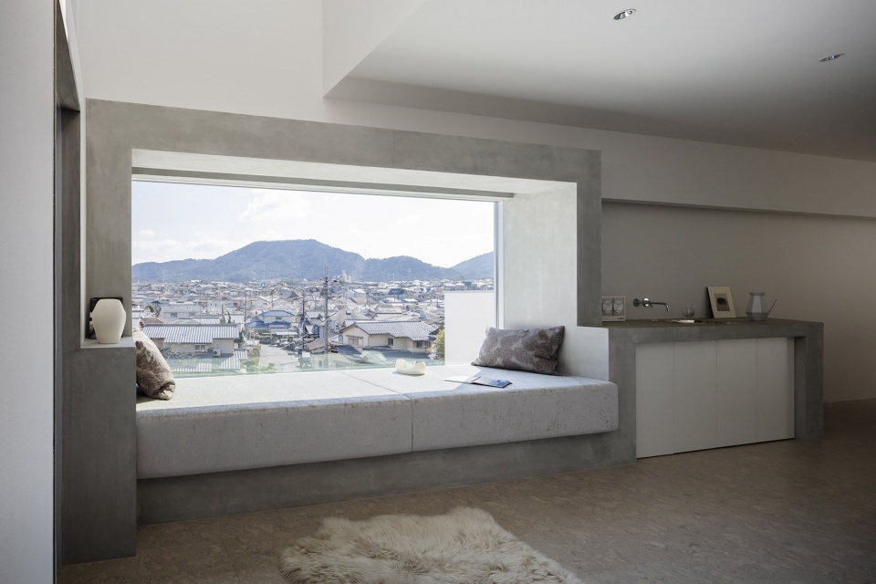 hilltop house by formkouchi kimura architects