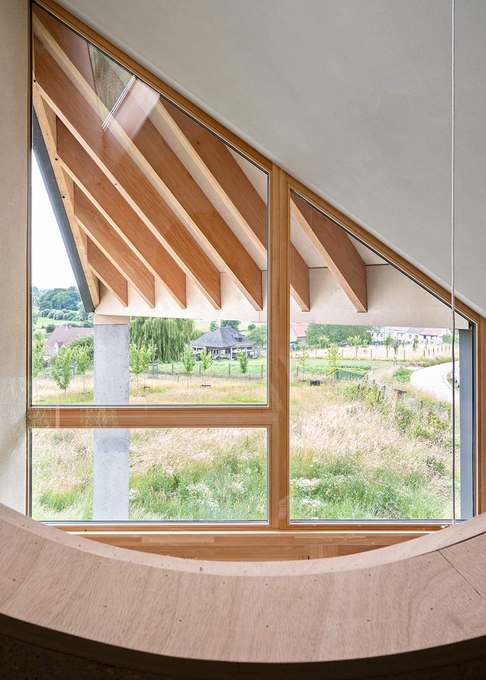 under the willow tree house by objekt architecten
