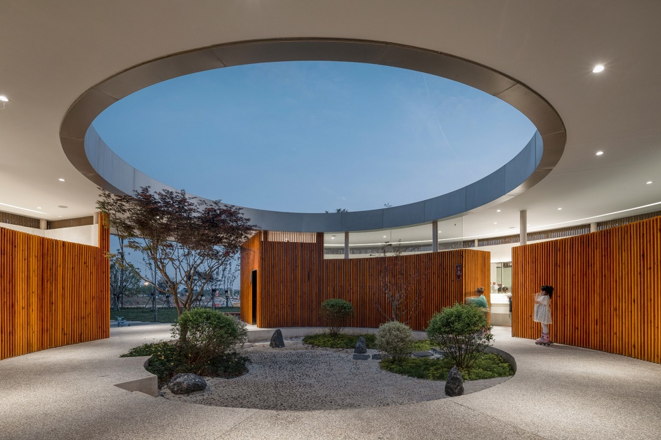 lakeside rest station landscape public toilet of liangzi lake by upa