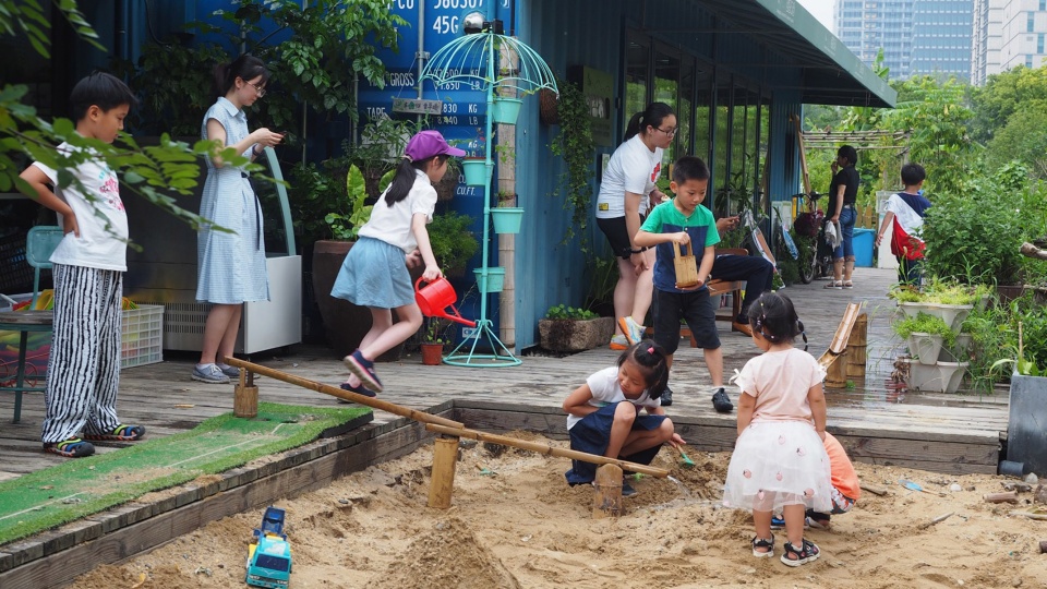 rumble community garden liu yuelai