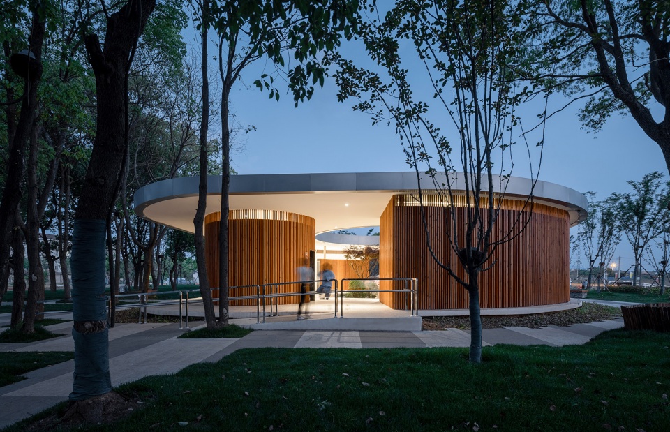 lakeside rest station landscape public toilet of liangzi lake by upa