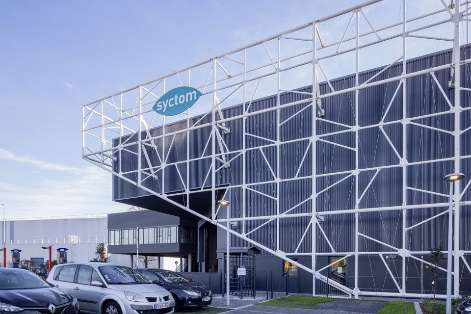 restructuring of the selective collection sorting center in nanterre by le devehat vuarnesson architectes