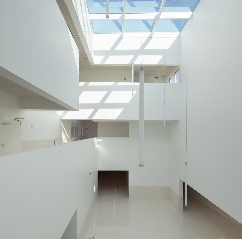 Luso Frances School by Pedro Mosca Pedro Goncalves Arquitectos