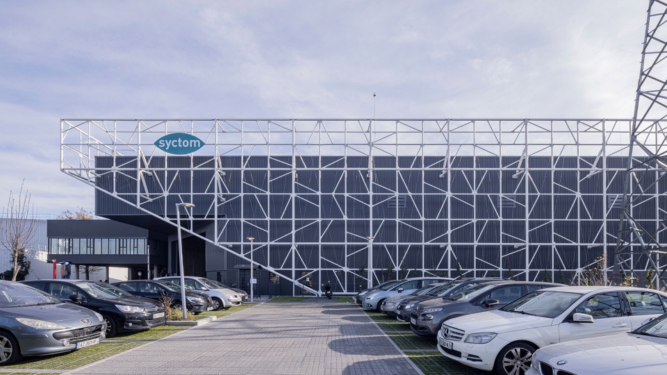 restructuring of the selective collection sorting center in nanterre by le devehat vuarnesson architectes