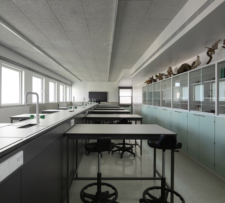 Luso Frances School by Pedro Mosca Pedro Goncalves Arquitectos
