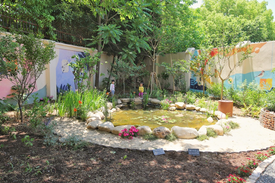 rumble community garden liu yuelai