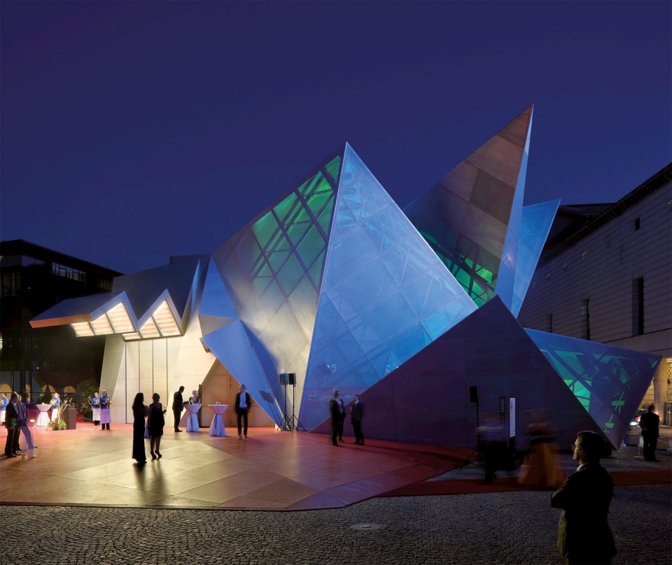 Pavilion 21 MINI Opera Space COOP HIMMELBLAU