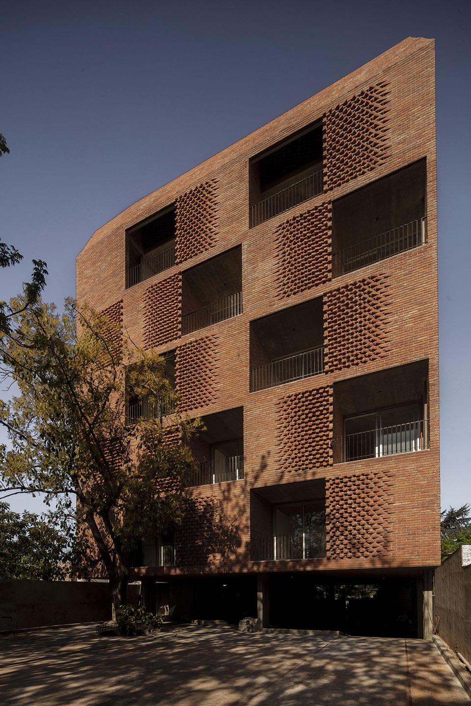 Damero Building FCOA