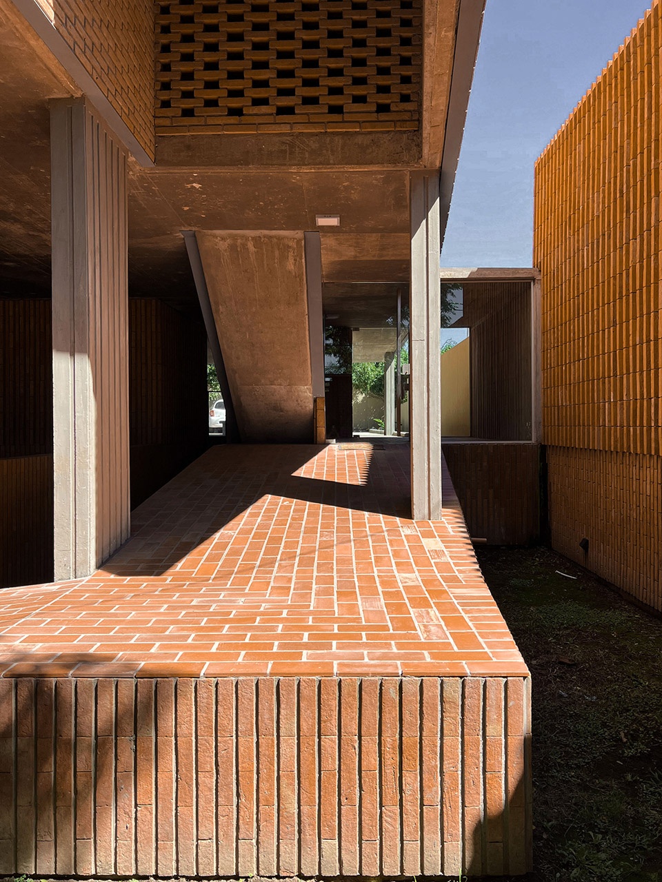 Damero Building FCOA
