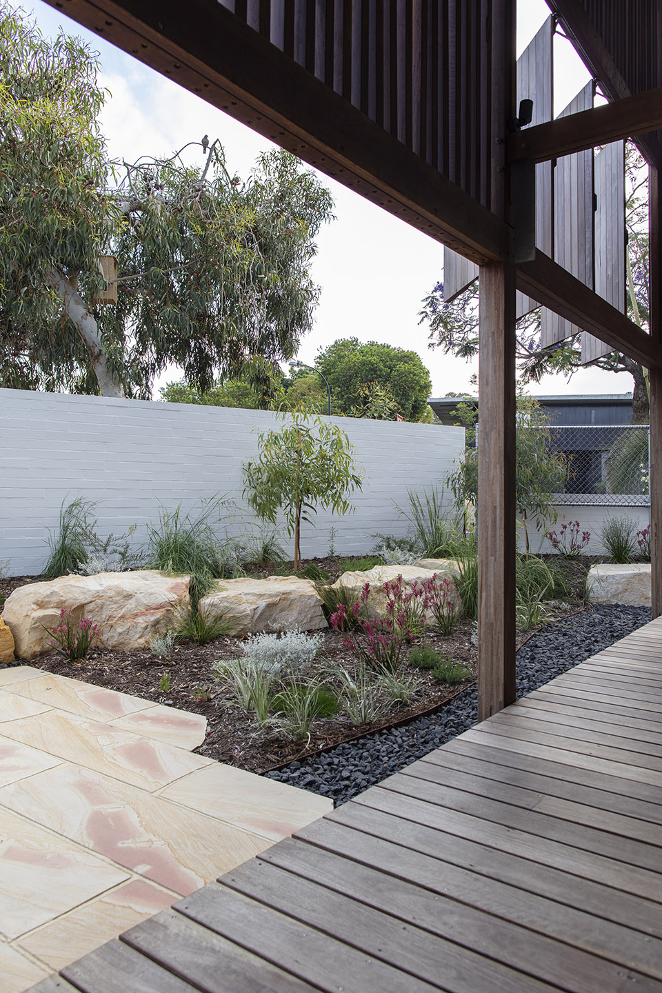 Macdonald Road House by Philip Stejskal Architecture 谷德设计网