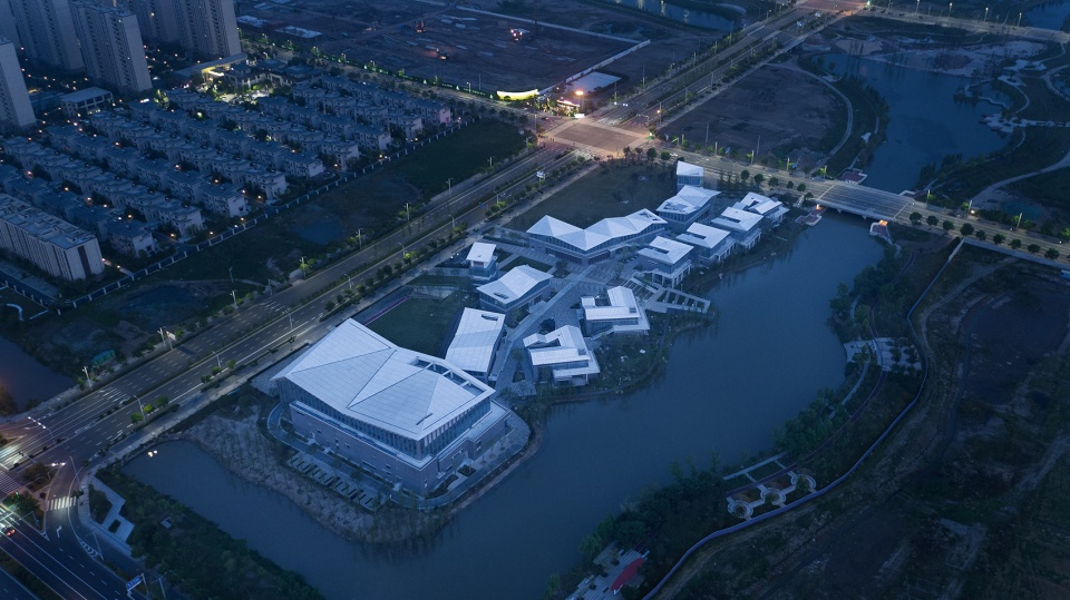 jingjiang riverside commercial street by rong zhaohui studio zradi