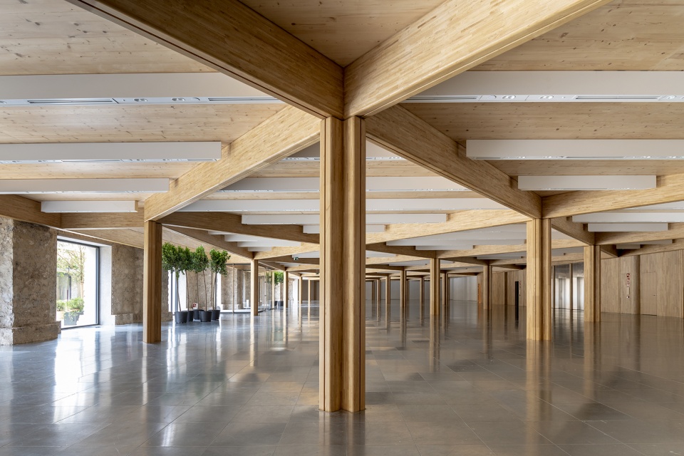 ombu office building by foster partners