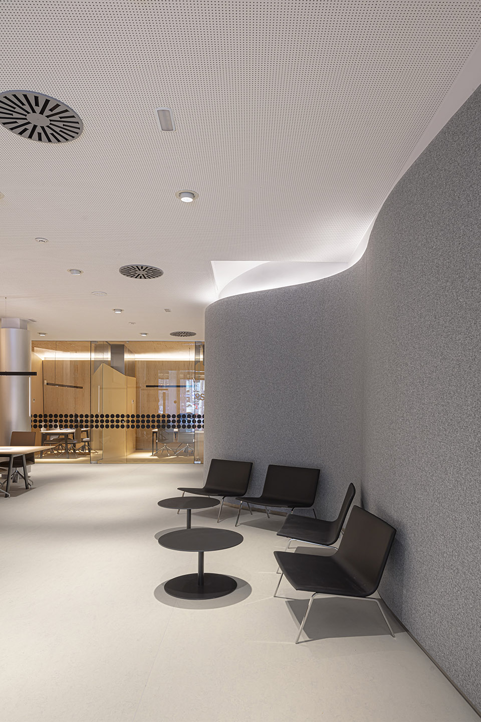 Banc Sabadell Welcome Hub by Mateo Arquitectura