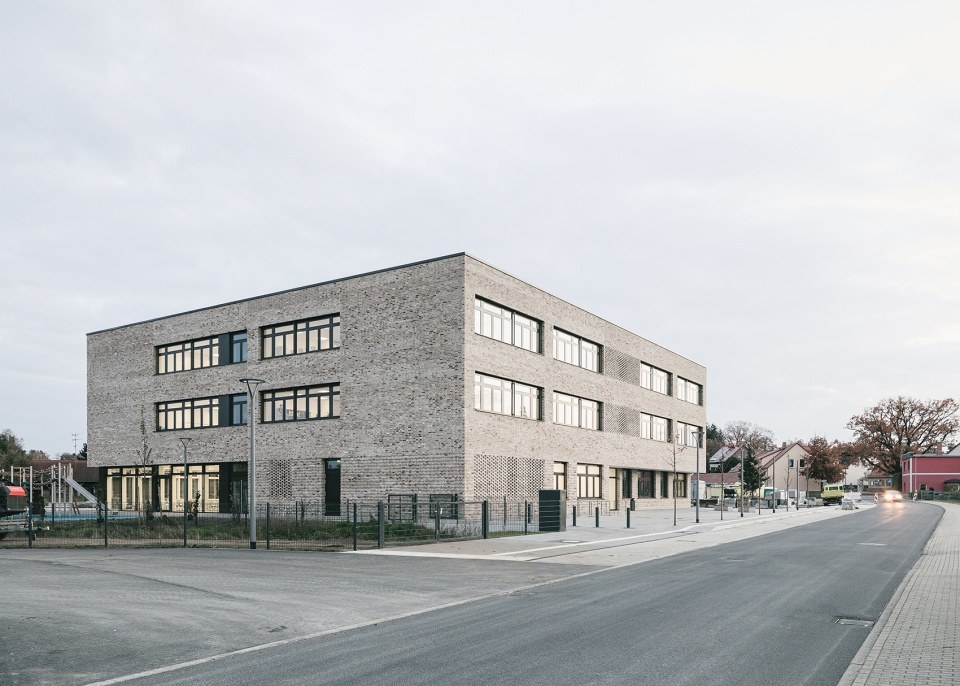 inclusive school centre by sehw architektur