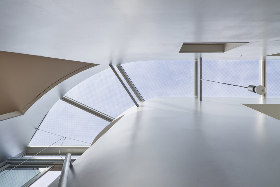 scenery scooping house by not architects studio