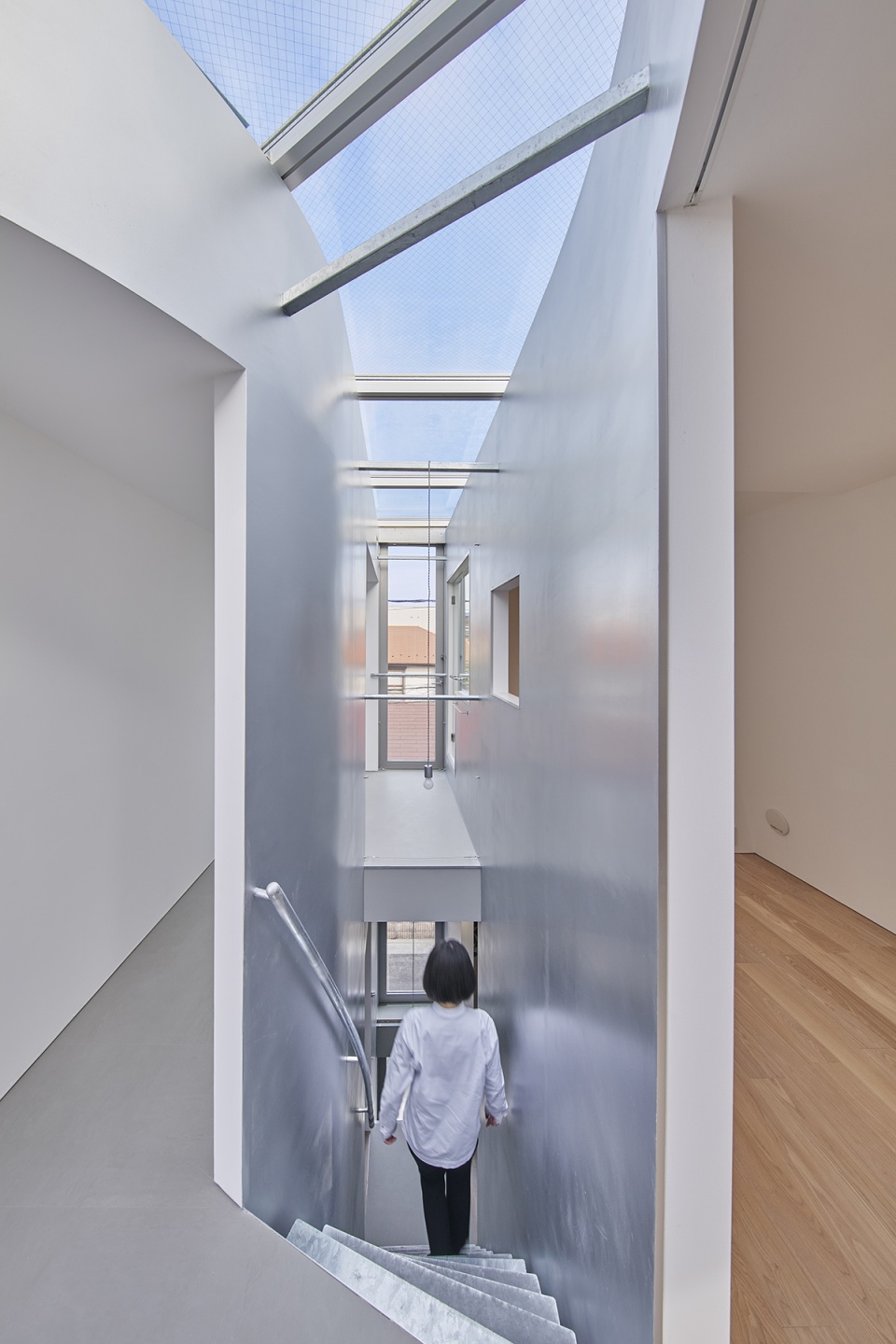 scenery scooping house by not architects studio