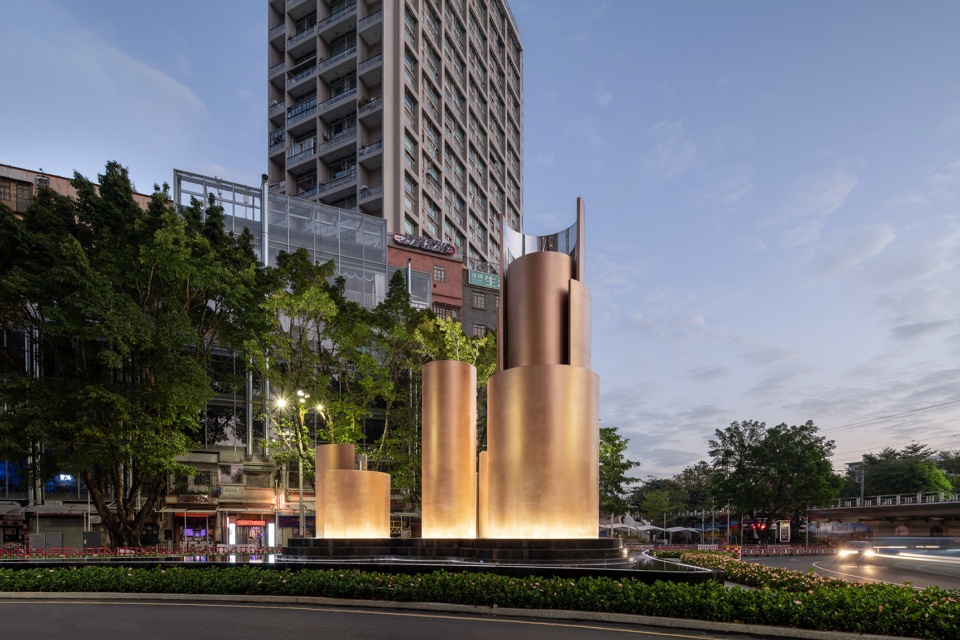 a kinetic sculpture in luohu shenzhen china by meng architects