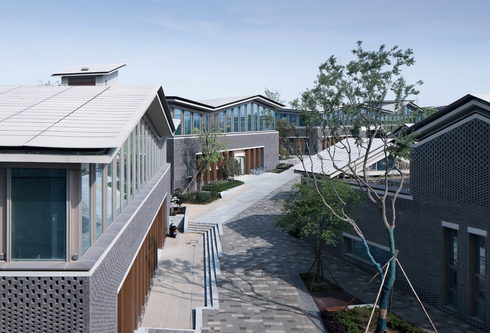 jingjiang riverside commercial street by rong zhaohui studio zradi