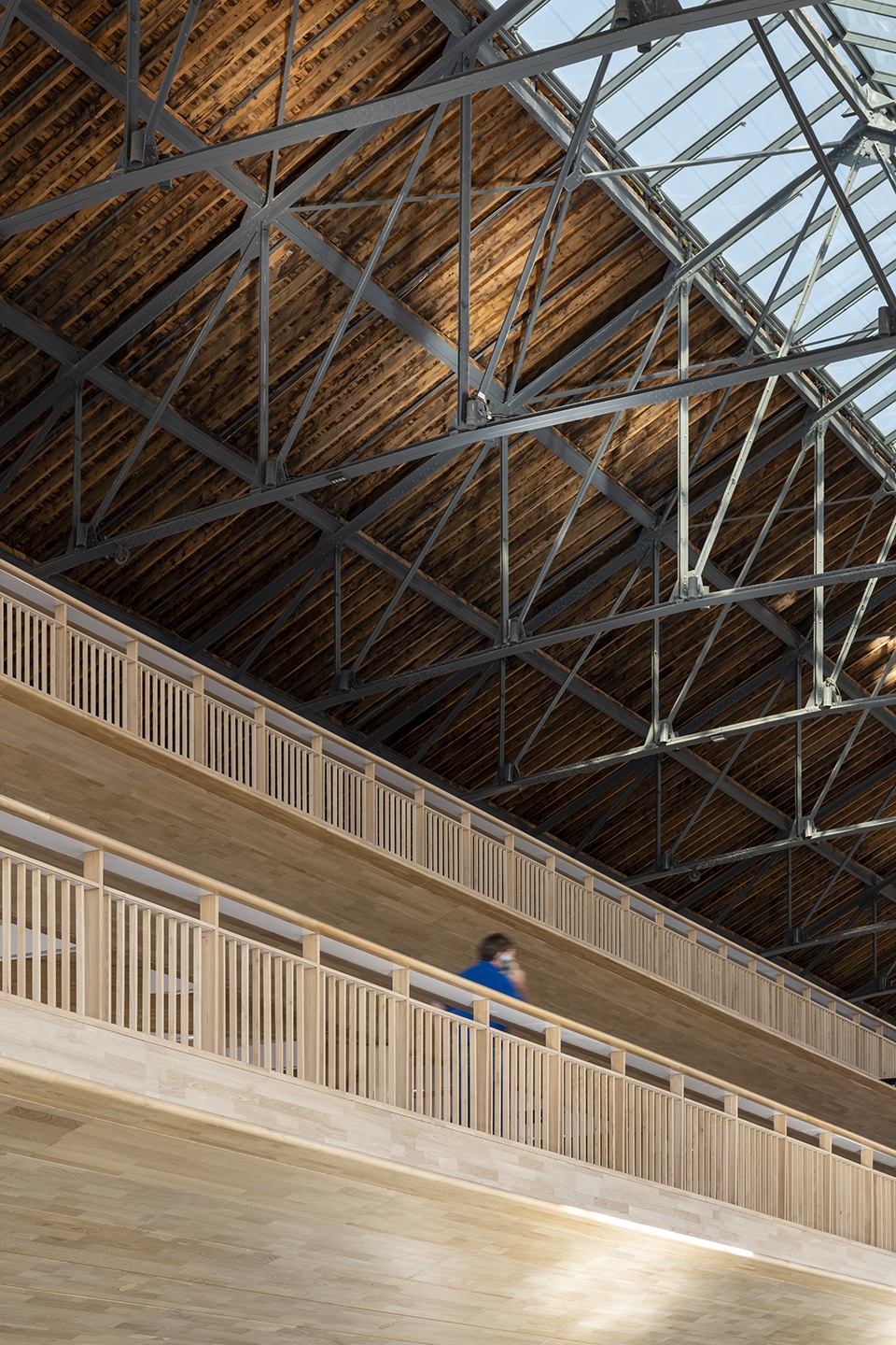 ombu office building by foster partners