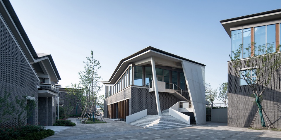 jingjiang riverside commercial street by rong zhaohui studio zradi