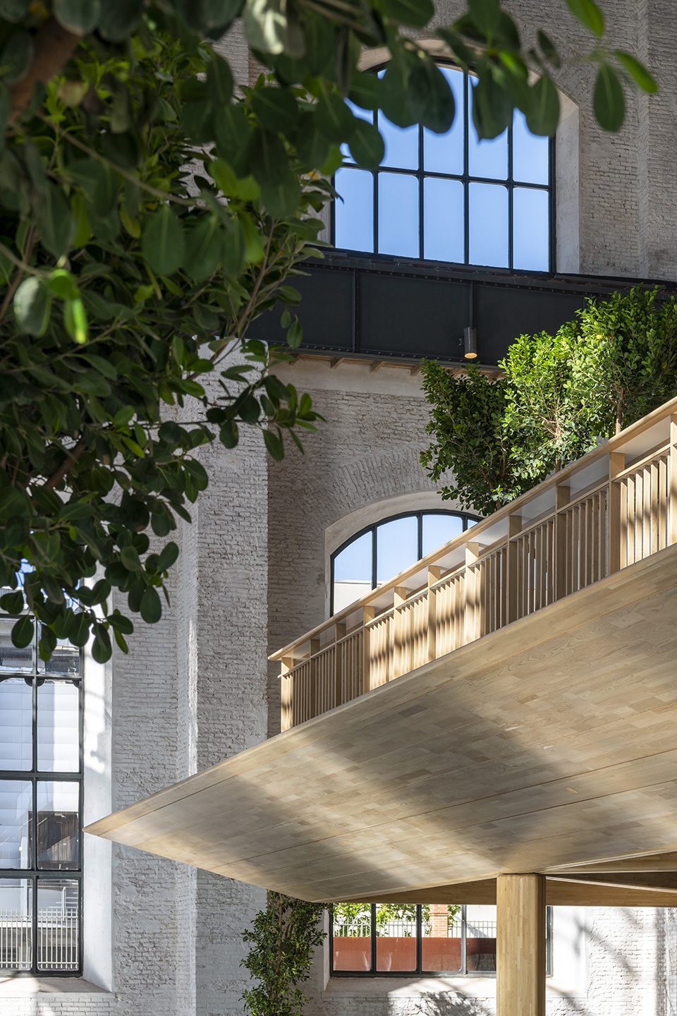 ombu office building by foster partners