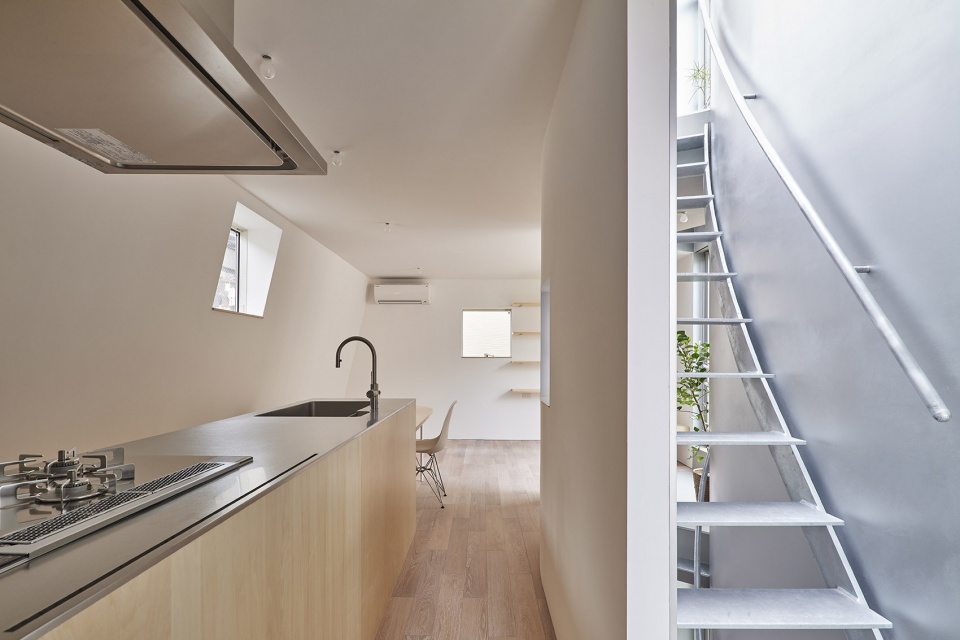 scenery scooping house by not architects studio