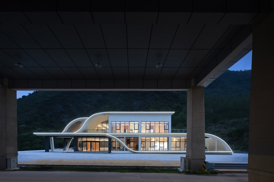 Sichuan Wisdom Expressway New Infrastructure Research Base Project Big Valley Design