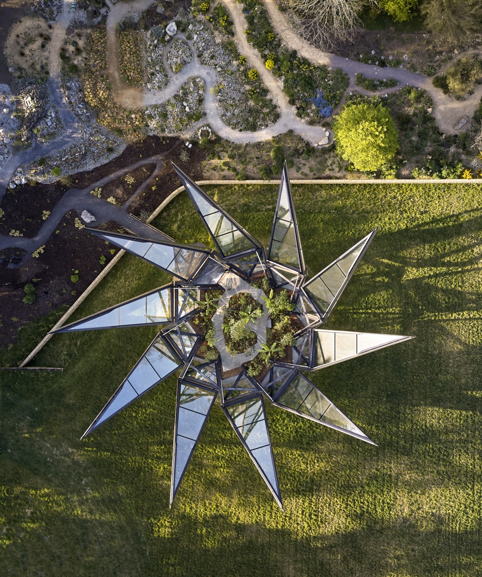 kinetic glasshouse and silk route garden by heatherwick studio