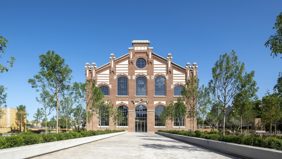 ombu office building by foster partners