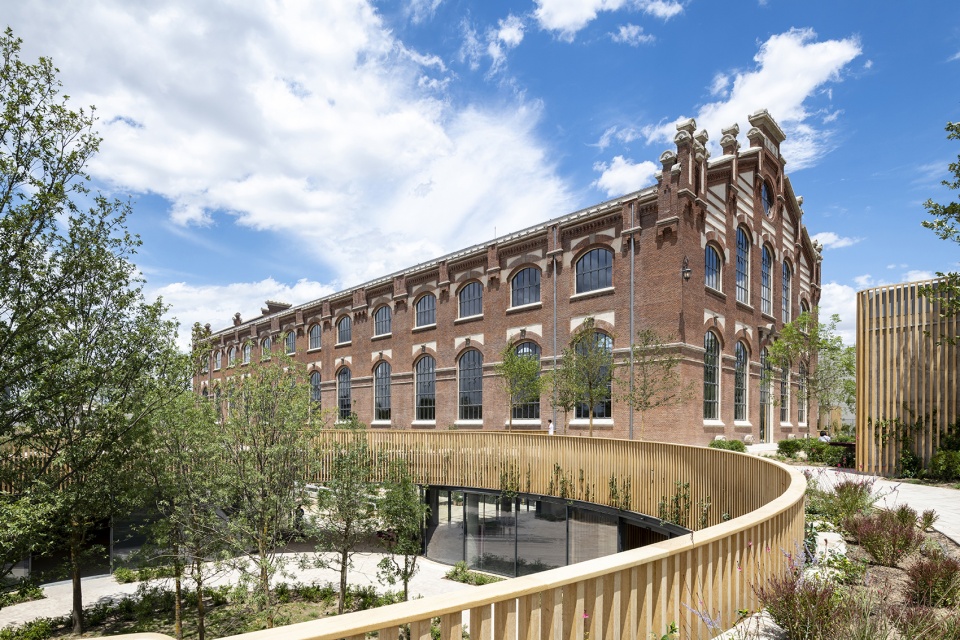 ombu office building by foster partners