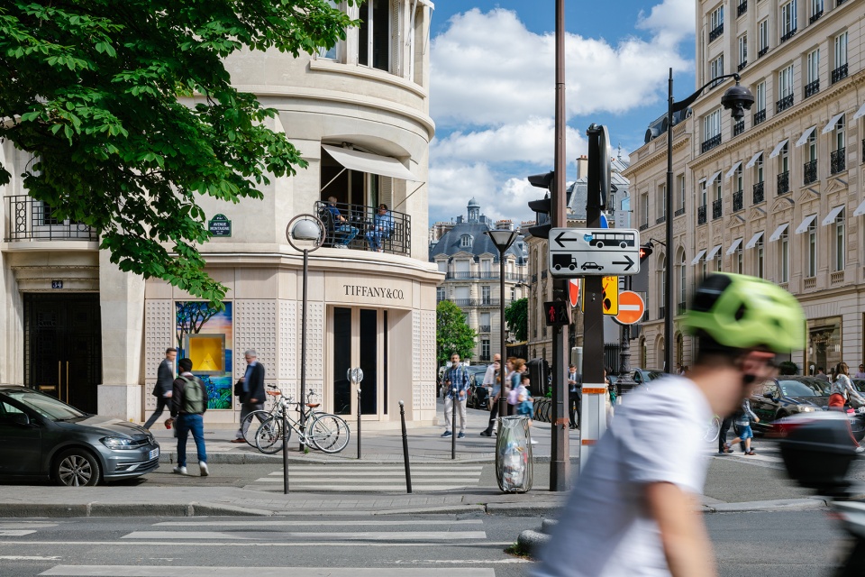 tiffany co temporary store paris by oma