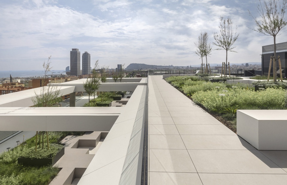 Sea Towers Office Building by GCA Architects