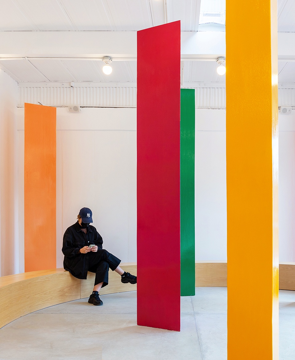 colorful abstract pop up by studio cadena