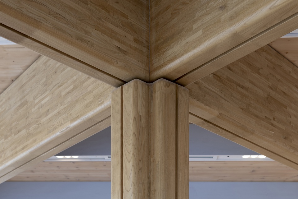 ombu office building by foster partners