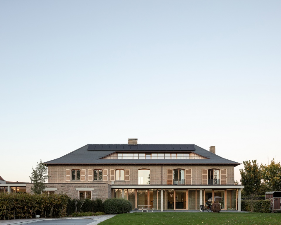 house and veterinary practice vd b by graux baeyens architecten