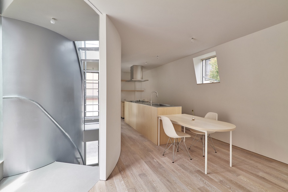 scenery scooping house by not architects studio